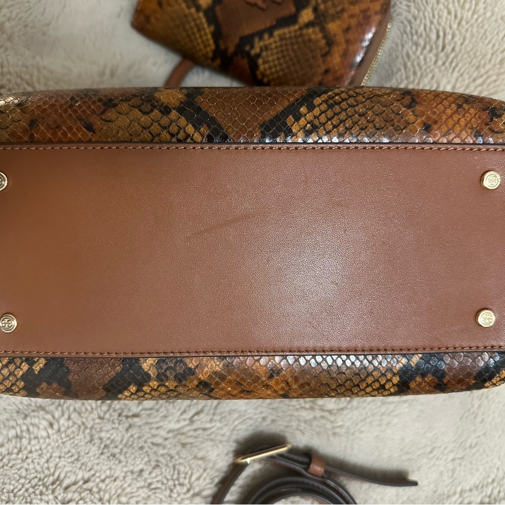 Tory Burch Tan and Brown Snake Print Crossbody Bag Set - Picture 3 of 10